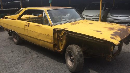 Restauração de carros originais antigos - Dodge Charger 1975 Amarelo Montego